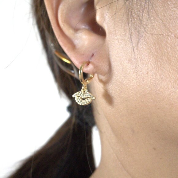 Women's 14k Gold Plated Mini Kiss Lips  Dangle Earrings Cubic Zirconia Stones*** - Picture 1 of 10